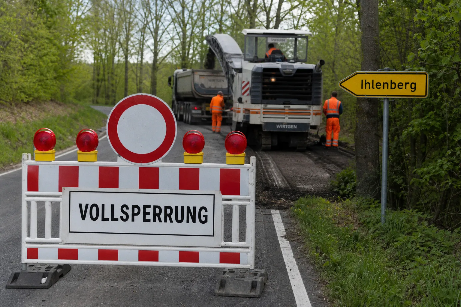 B 104 bei Ihlenberg: Fahrbahnsanierung erfordert Vollsperrung