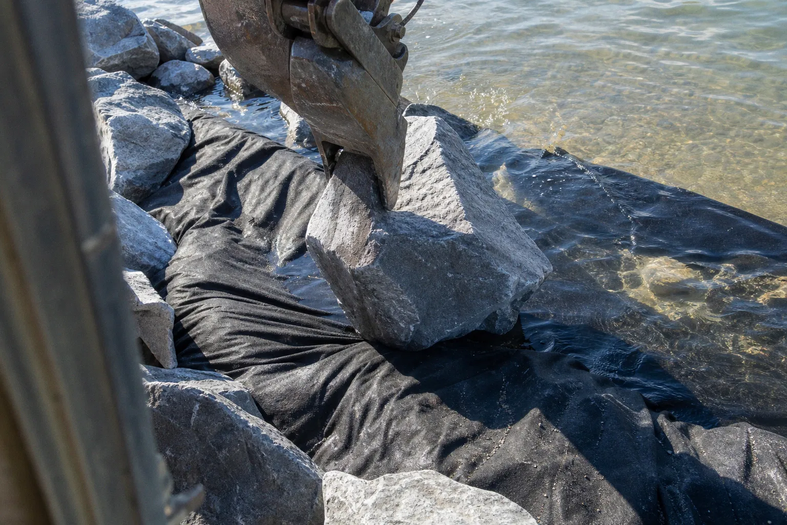 Geotextil unter Wasserbausteinen: Fehler bei der Verlegung
