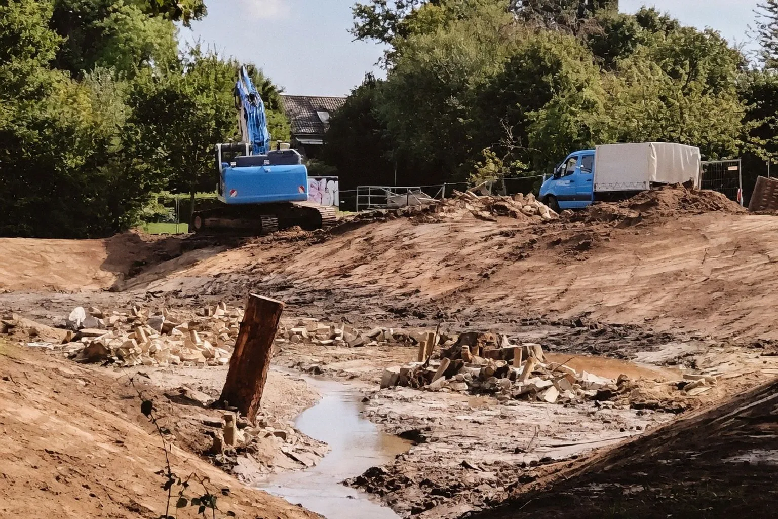 Hochwasserschutz am Schwarzbach: Geotechnische Herausforderungen in der Mühlenwiese