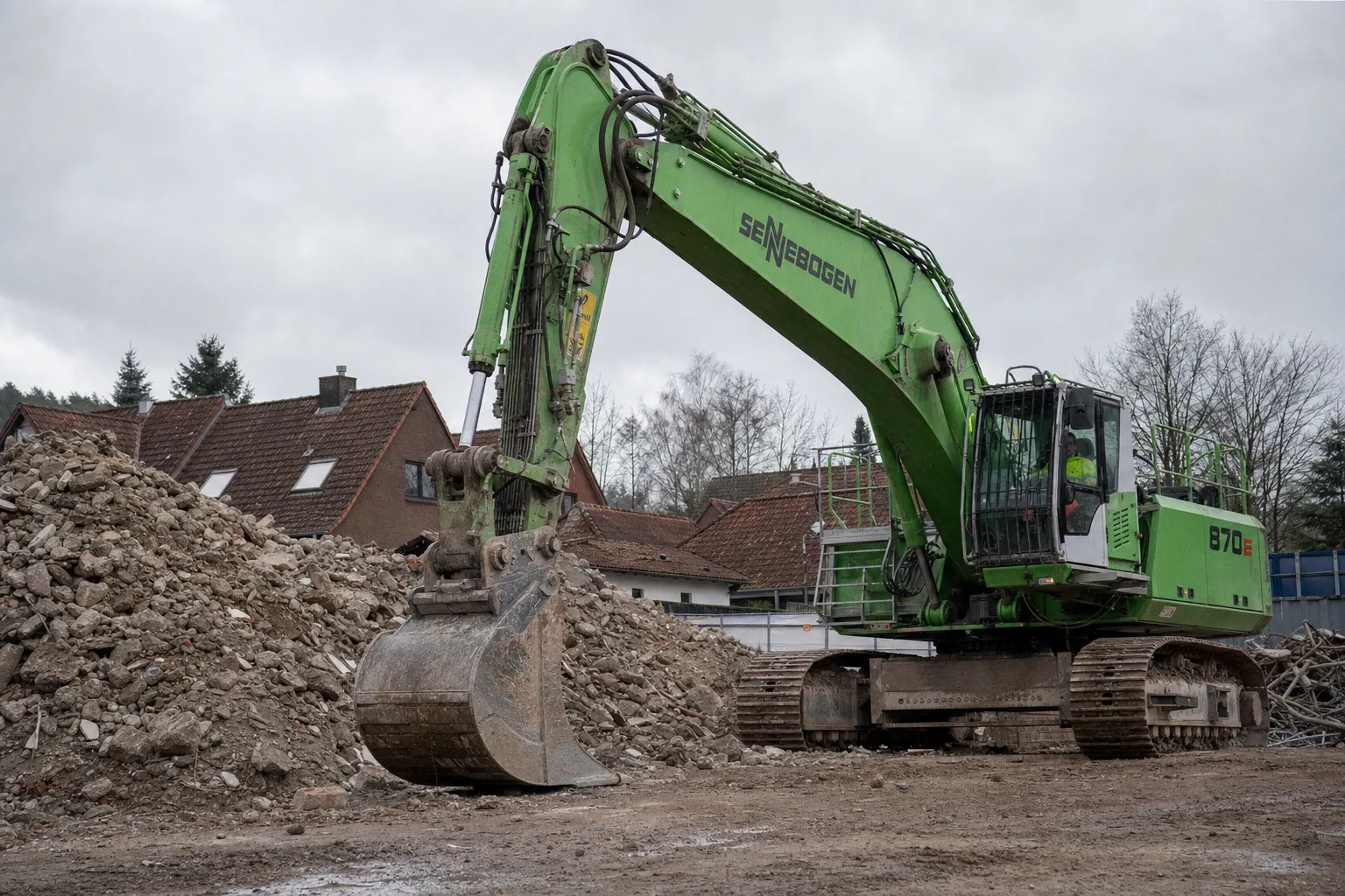 Sennebogen auf der steinexpo 2026: Zwei Bagger für effizienten Rückbau