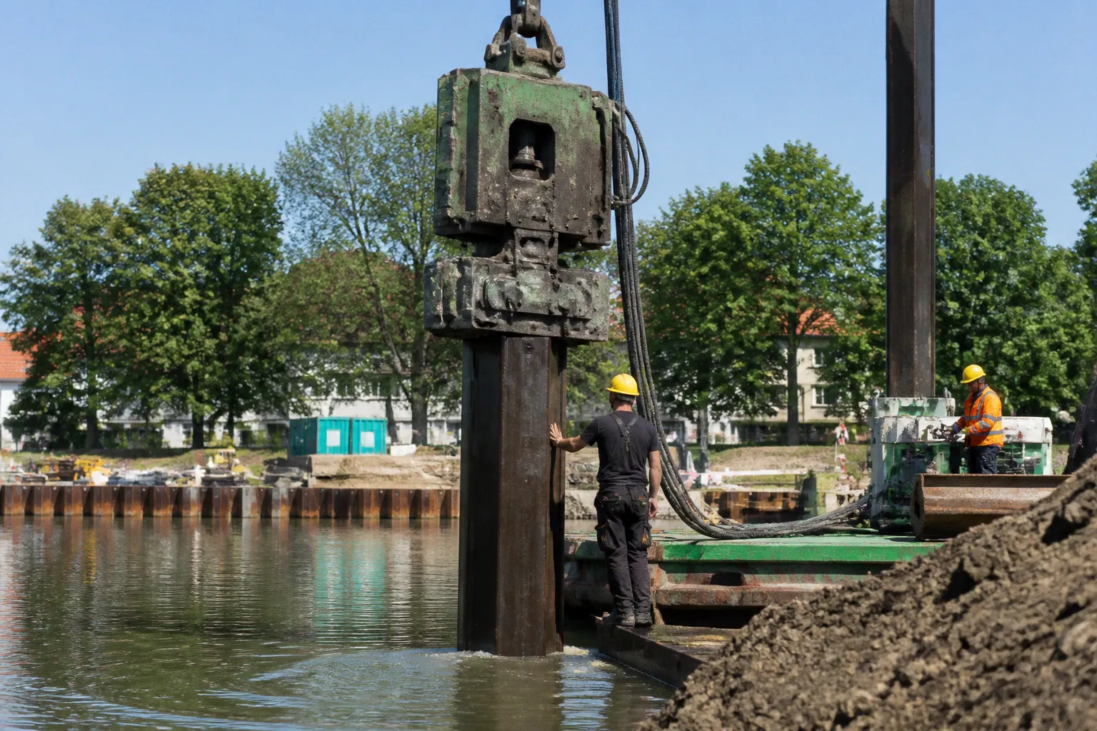 Spundwandeinbau im Wasserbau: Anleitung in 5 Schritten