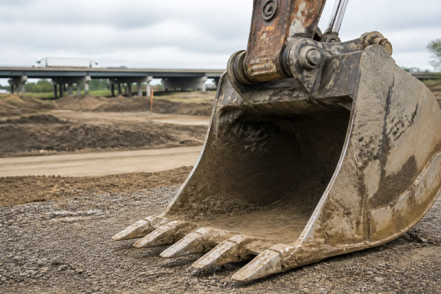 Vorbereitende Baumaßnahmen am Autobahnkreuz I-74 und John Deere Road starten